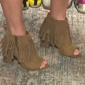 CARLOS Fringe “Jasper 2” Peep-Toe Ankle Boots - Tan Sz 9.5